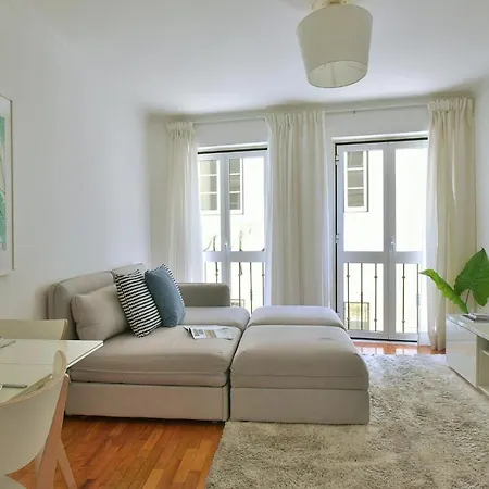Apartment Plum Guide - Monstera *