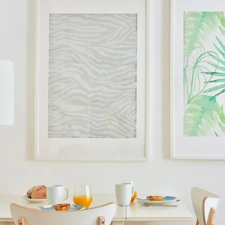 Plum Guide - Monstera * Lissabon